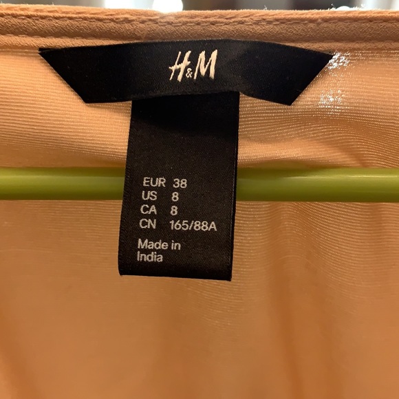 Cream and black dress with bow from H&M - Picture 3 of 4